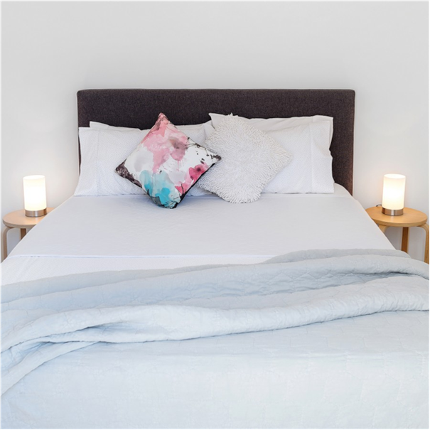 X-wide Reusable Bed Pad with Tuck-ins
