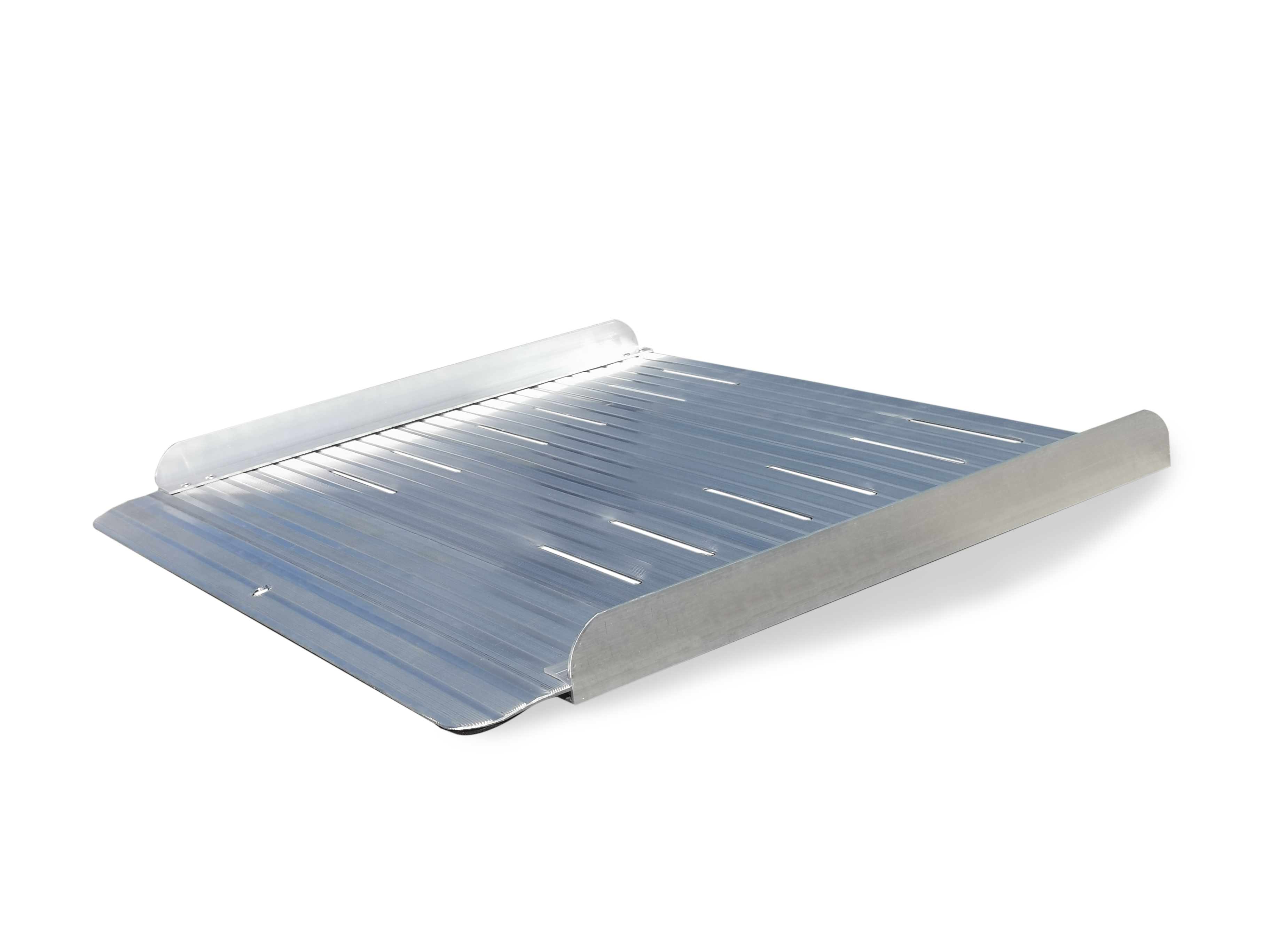ONE PIECE RAMP WITH REINFORCED EDGING, NON SLIP CONTOURED SURFACE WITH DRAINAGE SLOTS 725mm x 600mm